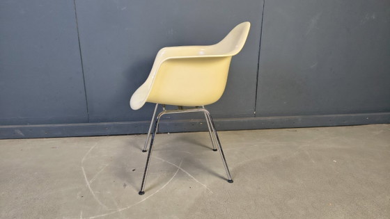 Sedia vintage Dax di Charles e Ray Eames per Vitra, anni '90 – Sedie e poltrone, Metal, Plastic (photo 8 of 17)