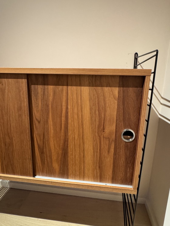 Image 1 of Armario bajo de pared String en nogal-negro