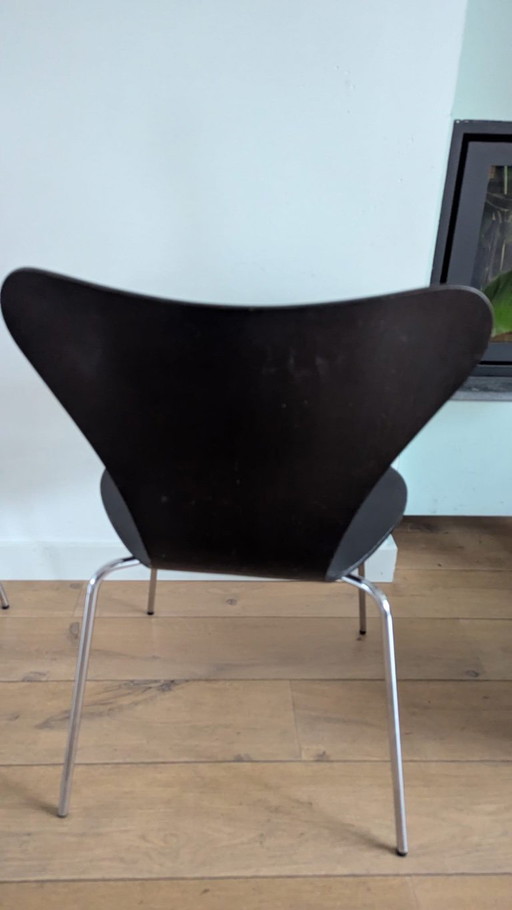 Set van 4 Arne Jacobsen Serie 7 Eetkamerstoelen