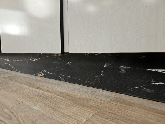 Image 1 of Formica keukenbuffet met marmereffect uit 1970