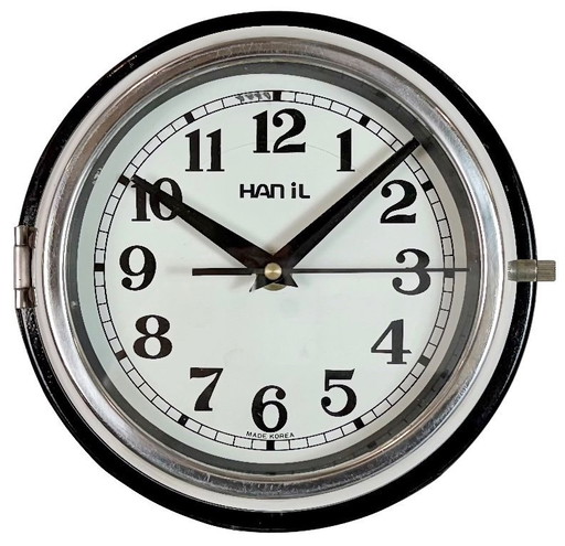 Reloj de pared vintage con barco Hanil negro, década de 1980