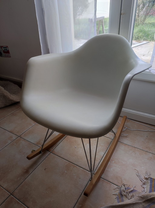 Sedia a dondolo Vitra Y18