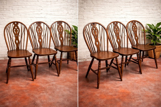 Image 1 of Prachtige Set van 3 Originele Engelse 'Wheelback' Windsor Stoelen | Massief Hout | Harlequin-Collectie | Tijdloos Ambacht