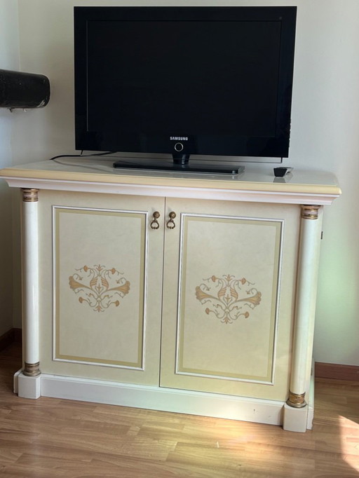 T V-Schrank Italienisch Hochglanz weiß creme