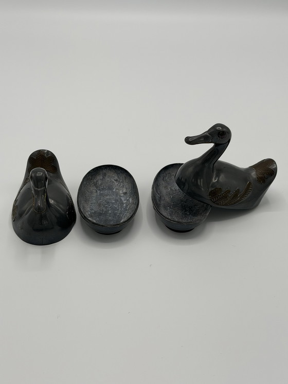 Image 1 of Set van 2 vintage tinnen eend doosjes – decoratief
