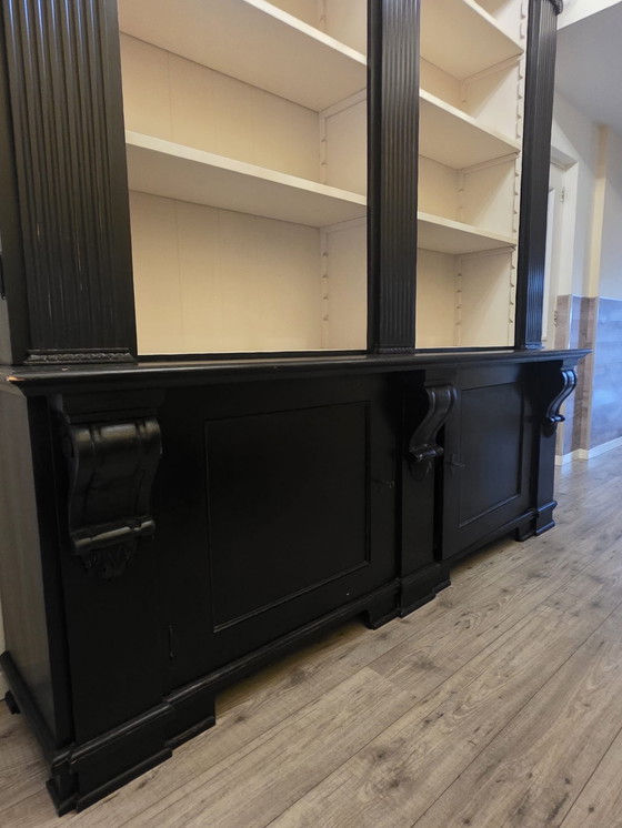 Image 1 of Imponente libreria marrone scuro – alta 288 cm, dettagli classici
