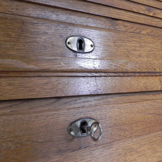 Image 1 of Cassonetto per tapparella alto 229 cm con due ante una sopra l'altra, anni '30