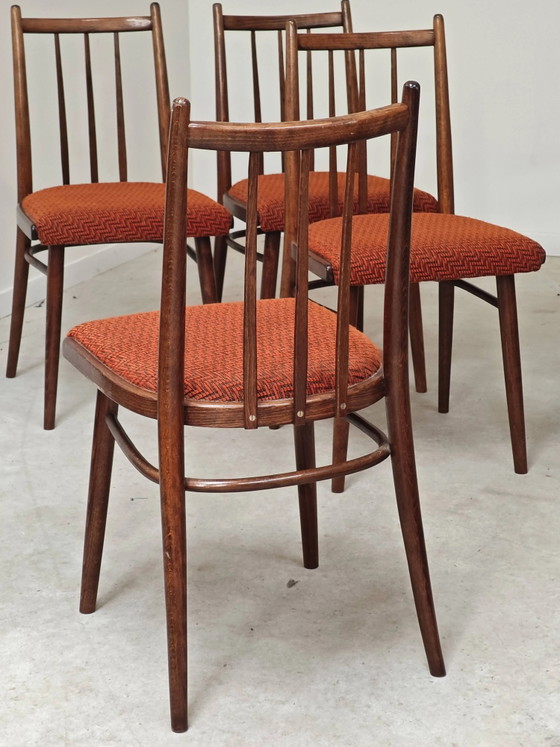 Juego de 4 sillas de comedor TON Bystrice Antonin Suman tela naranja – Thonet, Wood, Mid Century Modern (photo 9 of 16)