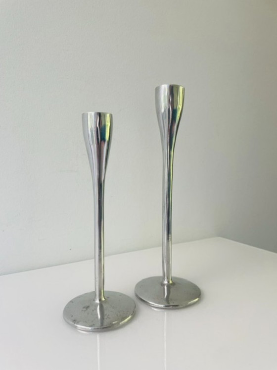 Image 1 of Juego de 2 portavelas de aluminio con diseño especial – Diferentes alturas