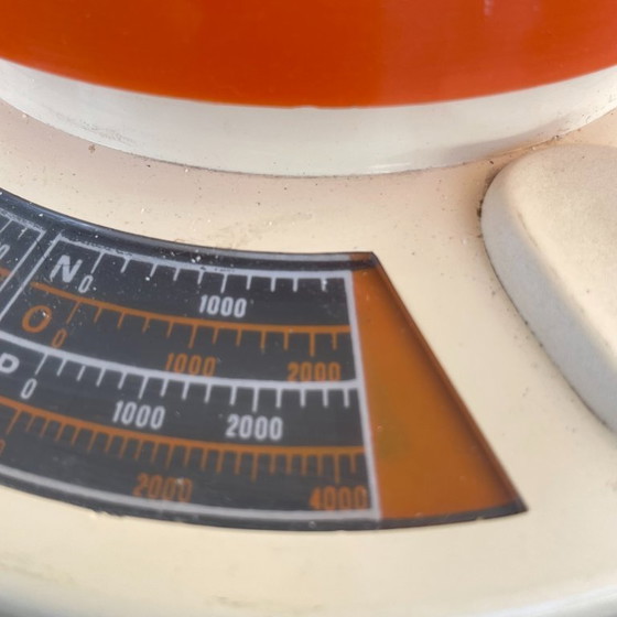 Space Age Fliegende Untertasse Orange Retro Mechanische Küchenwaage mit Kalorienzähler, 1970er – Vipo (photo 8 of 9)