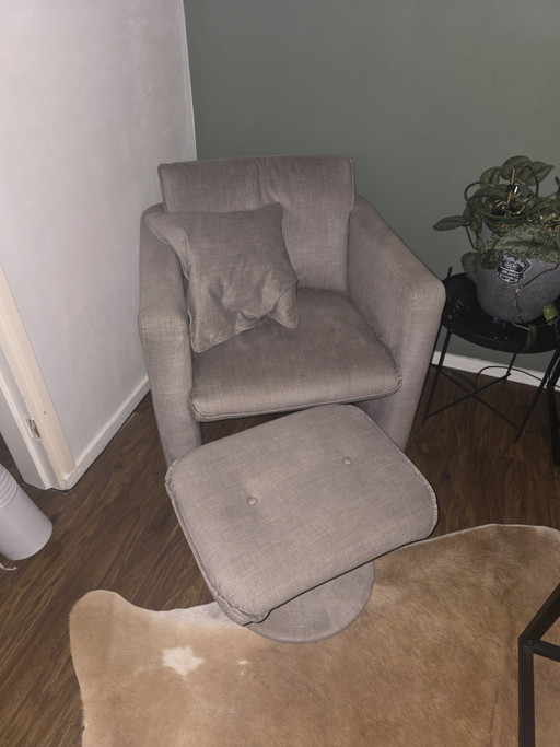 LEOLUX Armchair with ottoman
