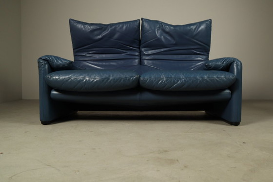 Image 1 of Deux canapés deux places Cassina Maralunga en cuir bleu, par Vico Magistretti, Italie 1973 Standard
