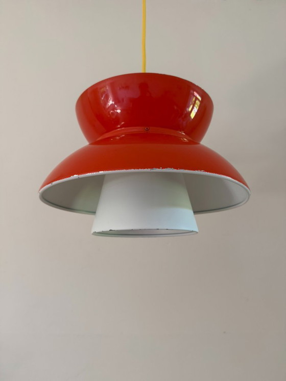 Image 1 of Suspension rouge vintage Louis Poulsen Doo-Wop : luminaires scandinaves modernes du milieu du XXe siècle, style danois.