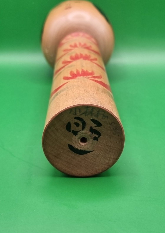 Vintage Hijiori kokeshi by Shoichi Sato from 1995. – Decorative Objects, Wood (photo 6 of 6)