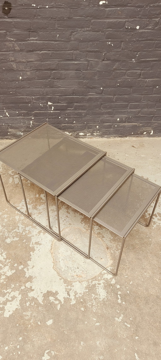 Vintage Perforated metal Post modern Nesting Tables mimi set '80
in style van mategot artemeta