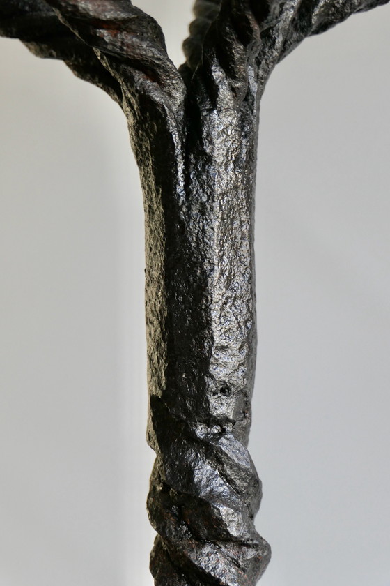 Image 1 of Paire de grands fers à repasser ou boules à feu en fer forgé (Andier)