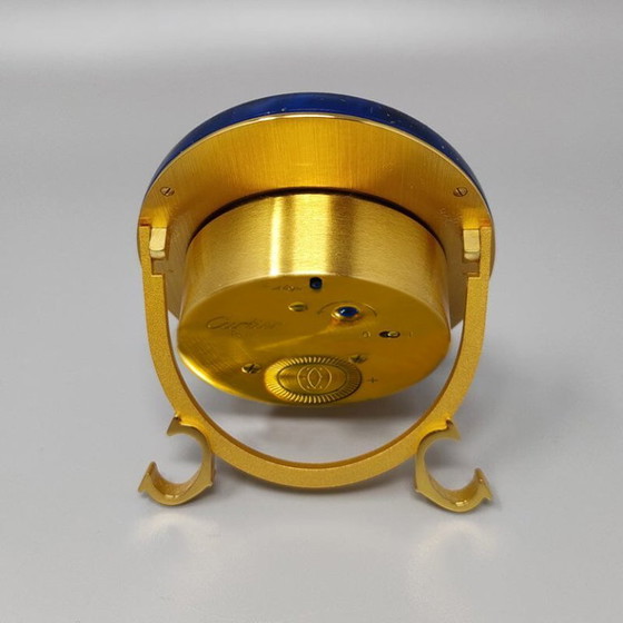 Image 1 of Pendulette Cartier en lapis-lazuli, superbe réveil des années 1980. Fabriqué en Suisse.
