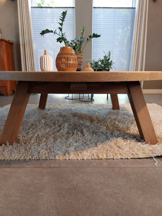 Large Brutalist Round Coffee Table (140 cm) - Solid Oak (Wabi-Sabi) – Wood (photo 2 of 7)