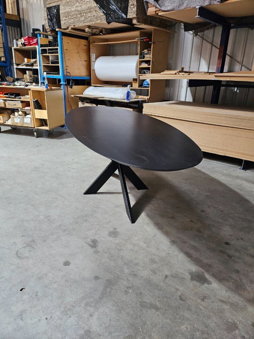 Tavolo ovale in rovere massiccio