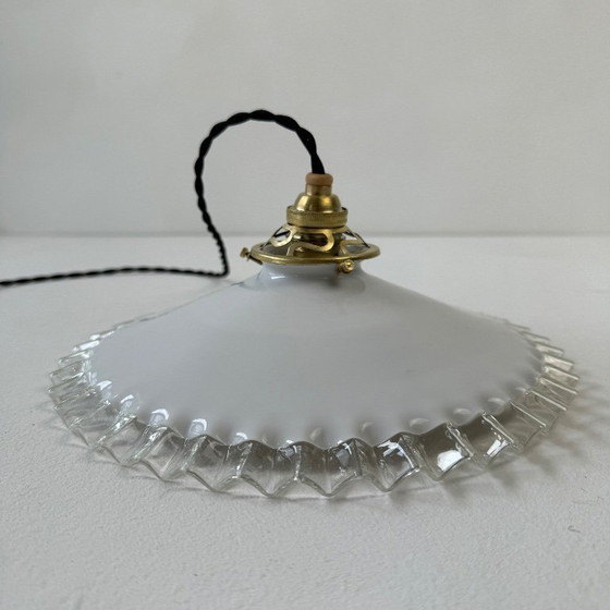 Image 1 of SUSPENSION ANCIENNE DENTELEE EN OPALINE  25 CM VINTAGE