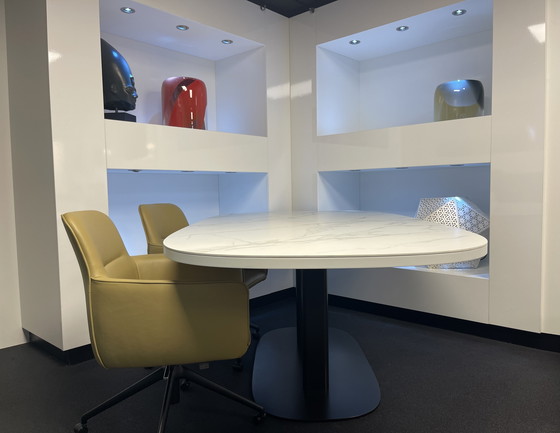 Image 1 of Leolux Toveri Dining tafel keraniek