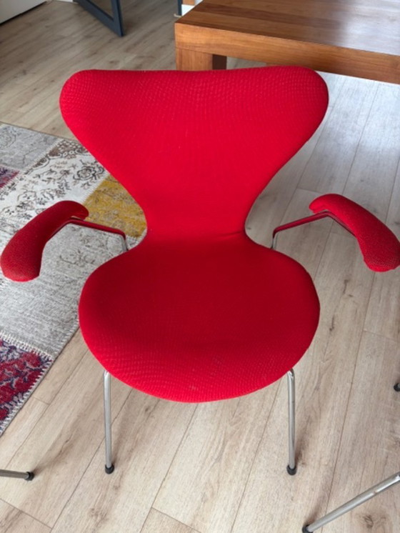 Image 1 of 4 poltrone imbottite vintage con braccioli di Arne Jacobsen per Fritz Hansen