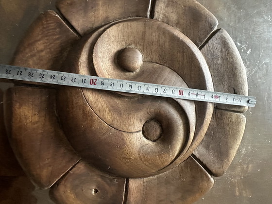 Image 1 of Plat Déco Vintage Bois Massif Sculpté Yin et Yang Diamètre 28 cm