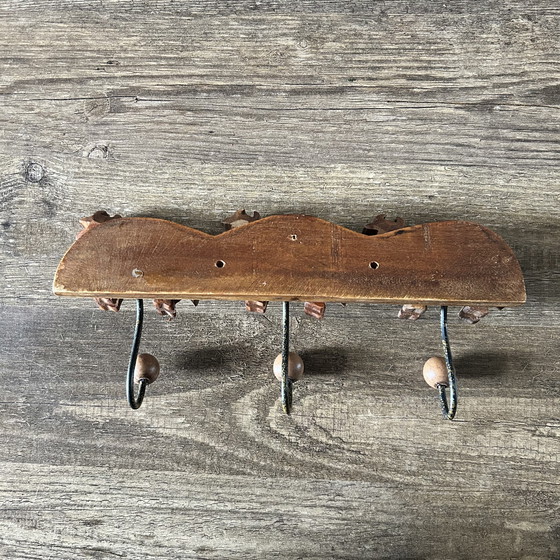 Image 1 of Appendiabiti vintage in legno a forma di mucca
