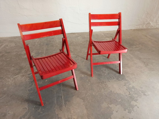 Image 1 of 2 x vintage rode houten klapstoelen