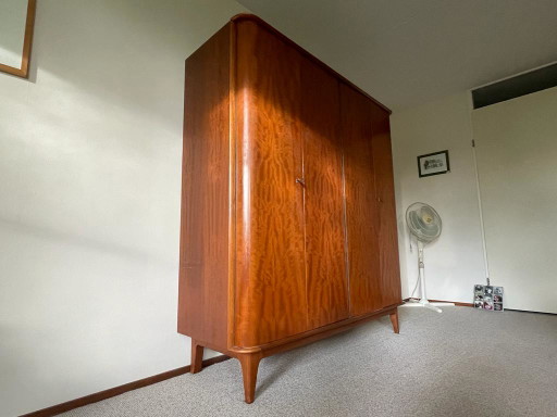 Vintage Kleiderschrank aus Holz