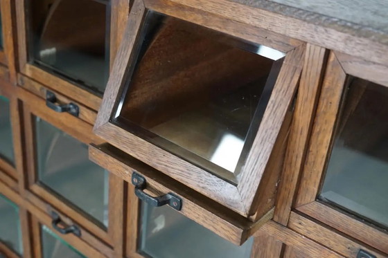 Image 1 of Mobiletto antico tedesco in rovere per merceria, anni '20/'30