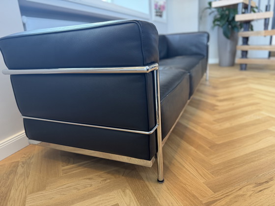 Image 1 of Elegant leather sofa in black – 2.35 m wide