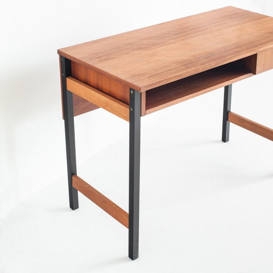 Escritorio antiguo de un cajón. Chapa de caoba y madera maciza de haya. Francia, década de 1960. – Wood (photo 6 of 10)