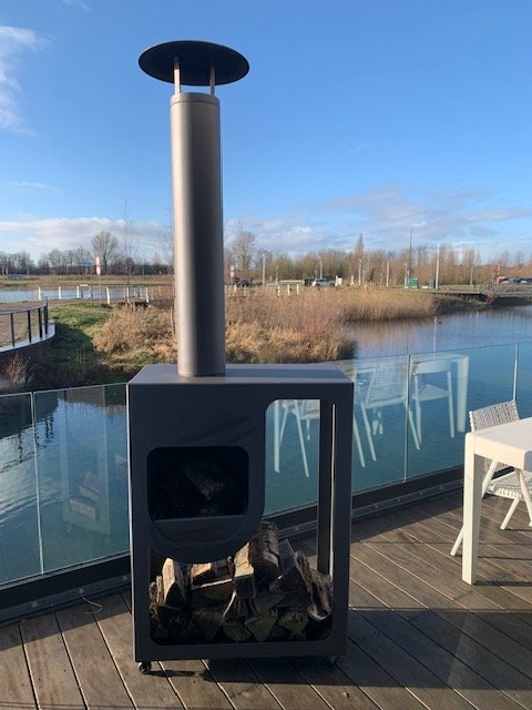 Chimenea exterior Harrie Leenders con tubo extendido 