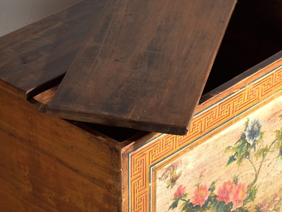 Baule cinese antico con pannello dipinto in olmo – Cina, circa 1900 – Cassettiere (photo 34 of 40)
