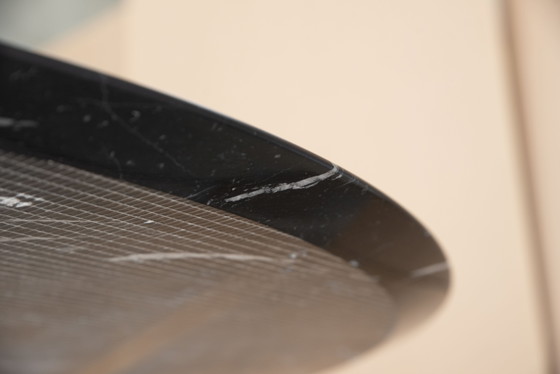 Originele ronde Knoll Tulip eettafel (152cm) in Nero Marquina glanzend in NIEUWSTAAT!! Eero Saarinen – Marble (photo 7 of 15)