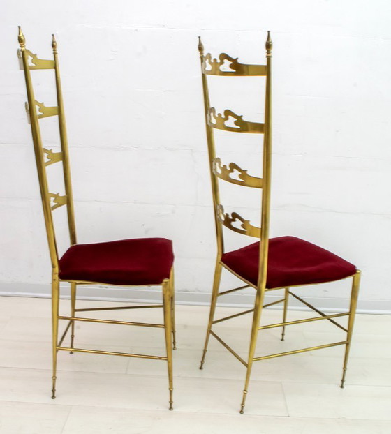 Image 1 of Mid Century Modernes Paar italienischer Chiavari-Stühle mit hoher Rückenlehne aus Messing, 1950er Jahre