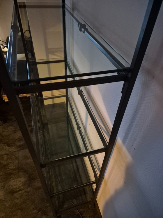 Image 1 of Due pesanti vetrine identiche in ferro battuto