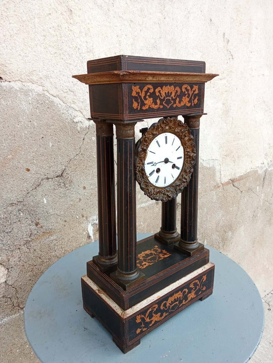 Image 1 of Portikusuhr – Zeit Karls X. – Restaurierungsbedürftig