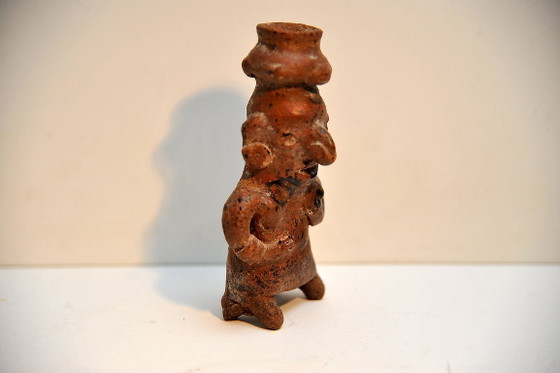 Nayarit Terrakotta-Figur, Frau mit Vase, Bildhauerei, Keramik, Braun, Vintage (Foto 8 von 11)