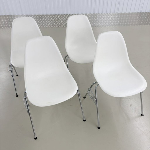set van 4x Eames Vitra DSS stoelen wit