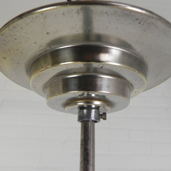 Image 1 of Lámpara colgante Art Déco con pantalla opalina escalonada, década de 1930.