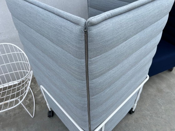 Image 1 of Poltrona acustica Vitra Alcove