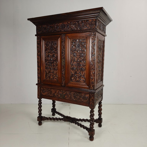Image 1 of Geschnitzter Kolonialschrank aus dem späten 19. Jahrhundert – Niederländisch-Ostindien