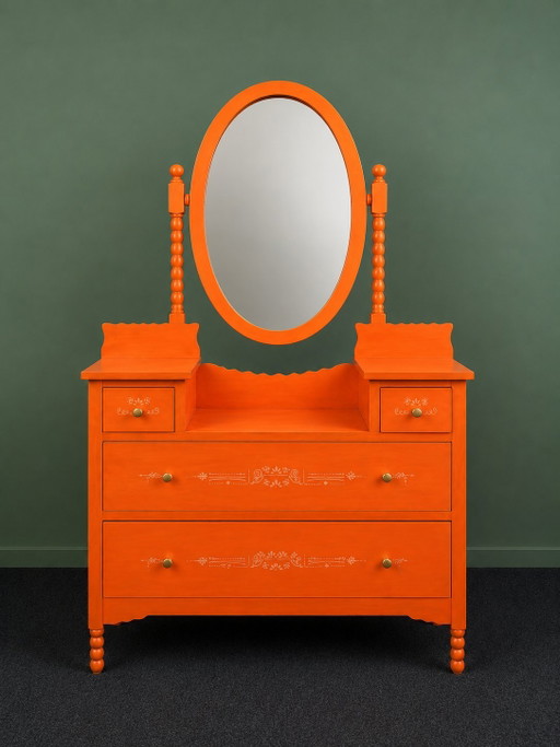Oranje kaptafel met verstelbare spiegels en lades