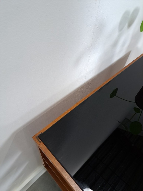 Image 1 of Mid-Century kastje J.D. Freese met klep en zwart opaline glas