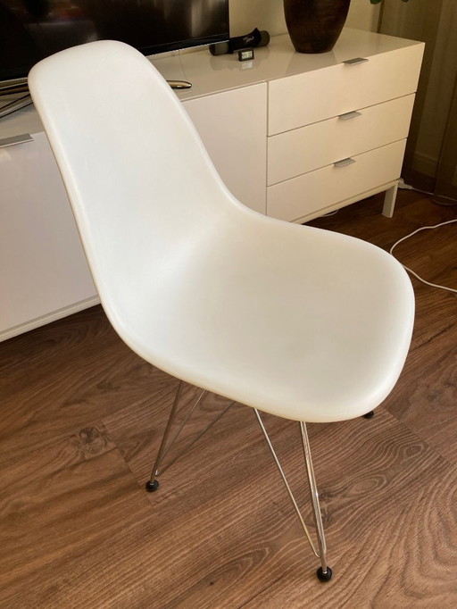 2 sedie Vitra Eames DSR bianche