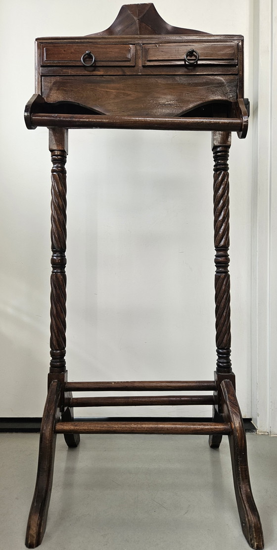 Image 1 of Klassieke Engelse Dressboy Valet stand Victoriaanse stijl