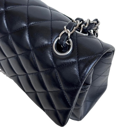 Chanel Classic Flap Medium – Crossbody bags, Lambskin (photo 4 of 16)