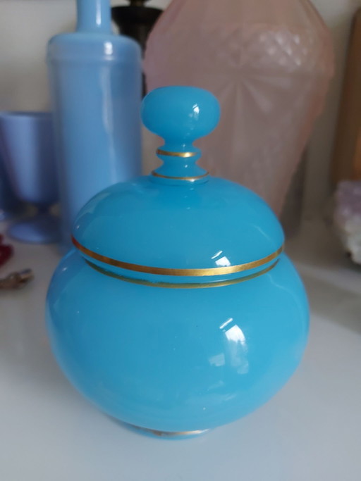 Baccarat Opaline snoepkom